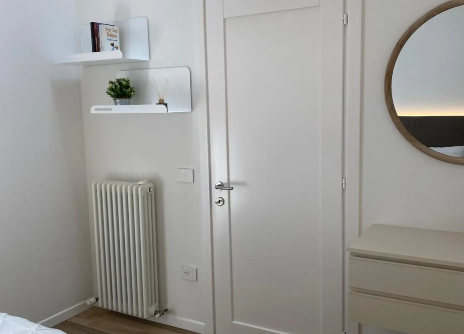 Appartamento Grenier Blanc - Elegante Mansarda San Pietro in Casale 0*,  Italia