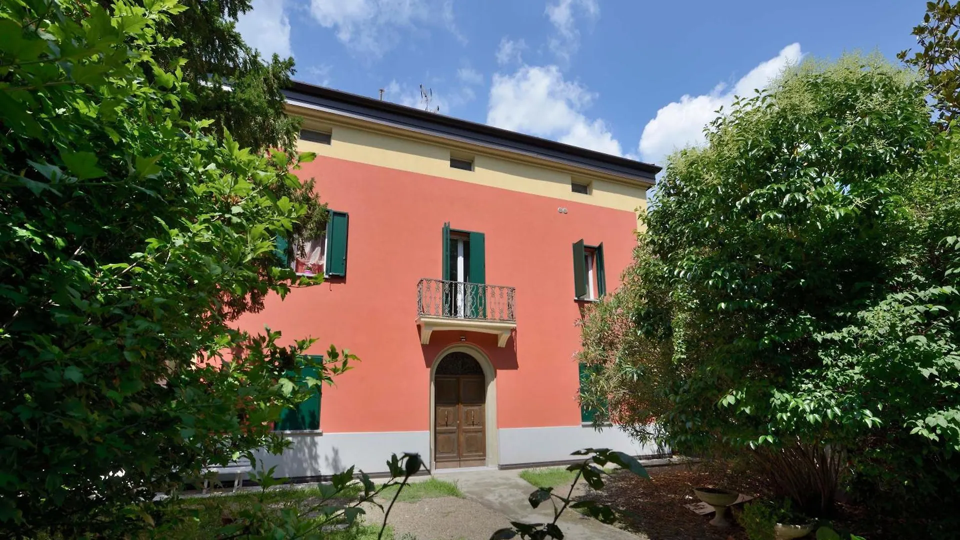 Appartamento Grenier Blanc - Elegante Mansarda San Pietro in Casale 0*,  Italia